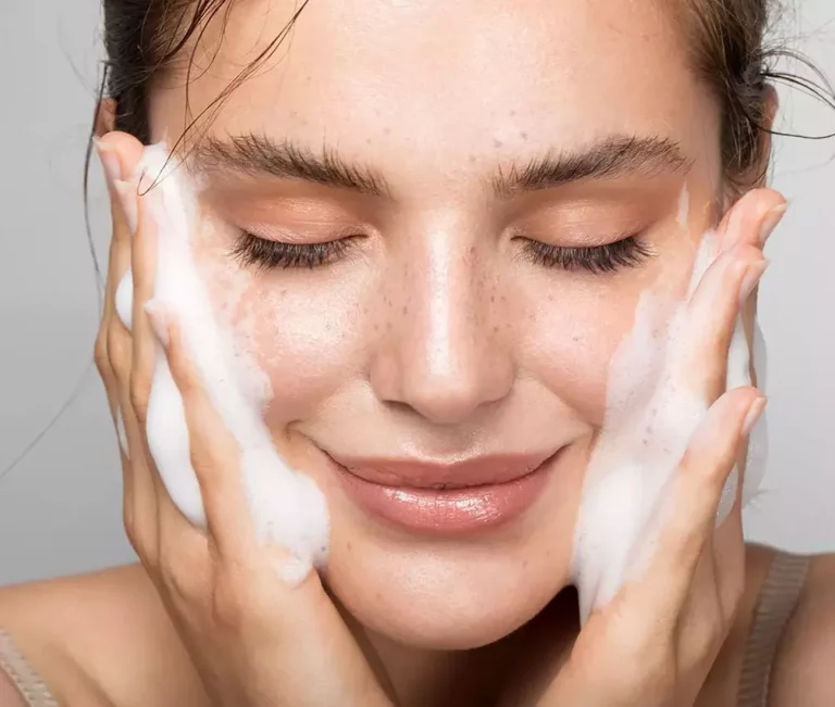 Dlaczego domowe sposoby oczyszczania twarzy są korzystne dla skóry?