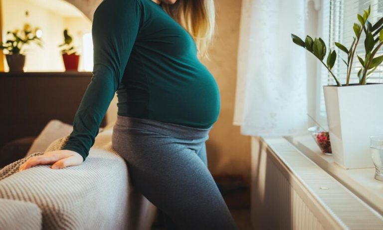 Odzież ciążowa, czyli wszystko co powinnaś o niej wiedzieć