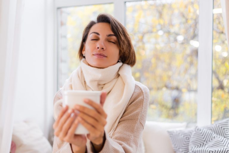 Zimowe Rytuały Self-Care: 5 Sposobów na Relaks i Pielęgnację podczas Mroźnych Dni